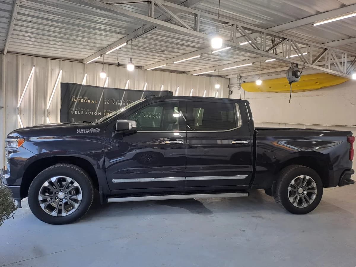 2023 CHEVROLET SILVERADO 4X4 3.0L AUT - Imagen 4