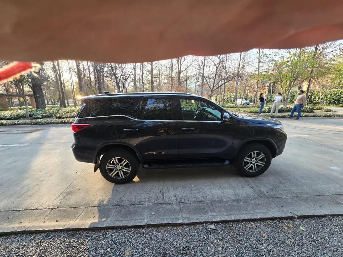 2022 TOYOTA FORTUNER 2.7 - Imagen 4