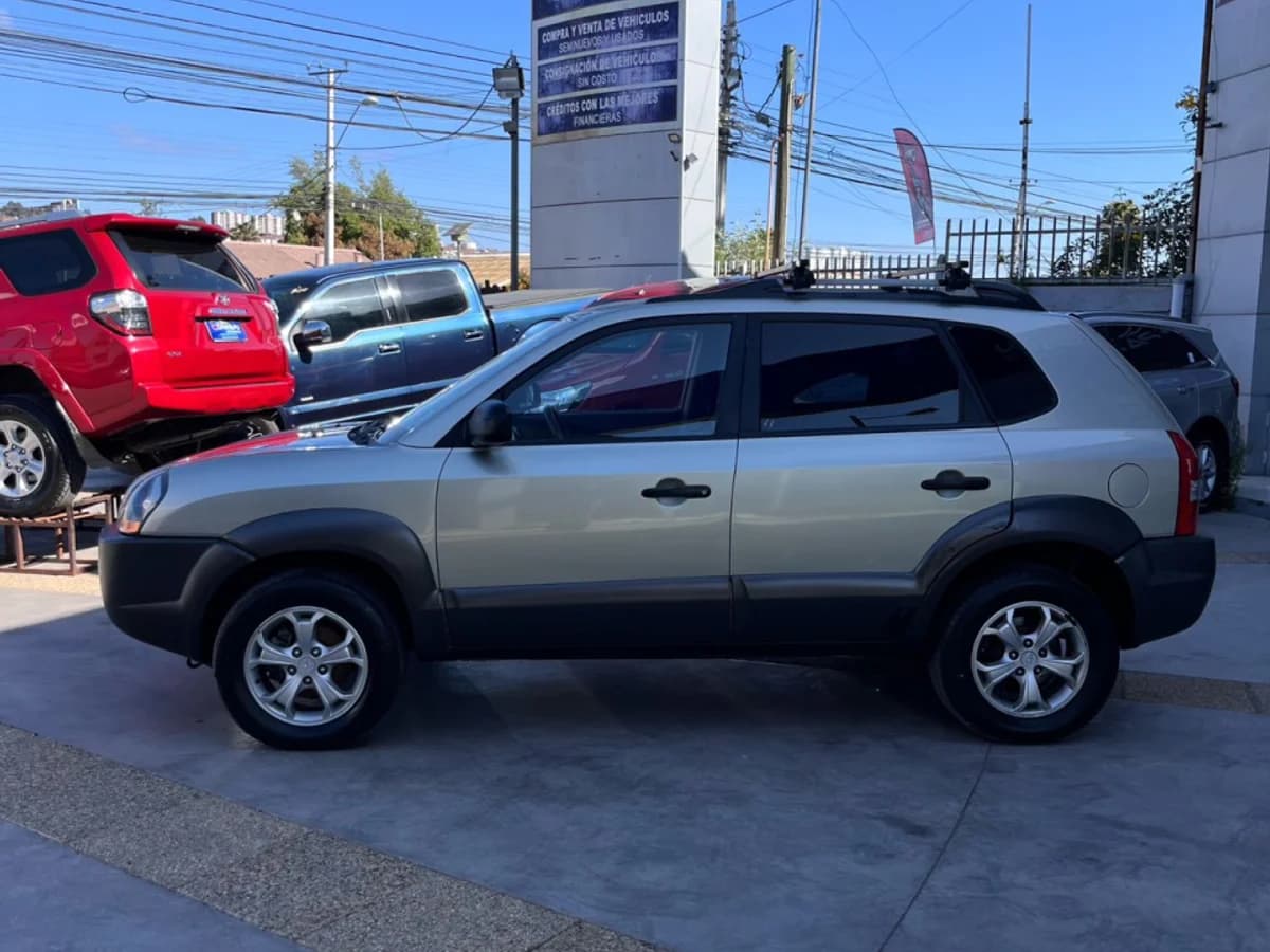 2010 HYUNDAI TUCSON GL 4X4 2.0 AUT - Imagen 4