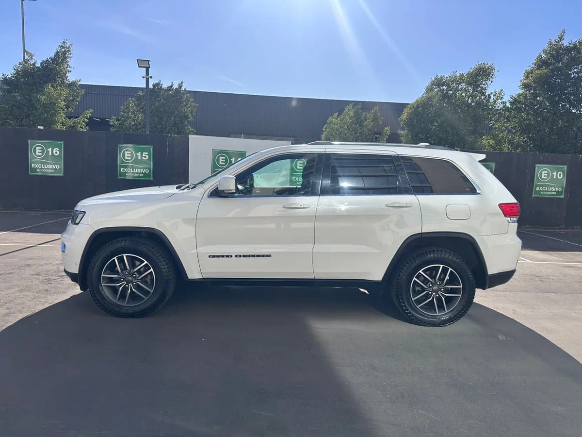 2019 JEEP GRAND CHEROKEE LAREDO 4X4 3.0 AUT - Imagen 2