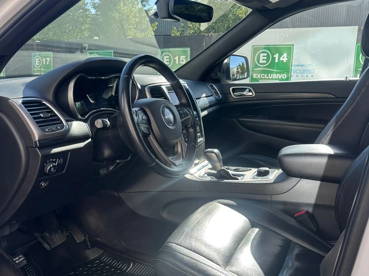 2019 JEEP GRAND CHEROKEE LAREDO 4X4 3.0 AUT - Imagen 3