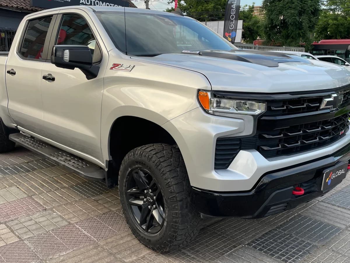 Chevrolet Silverado 2023 - Imagen 1