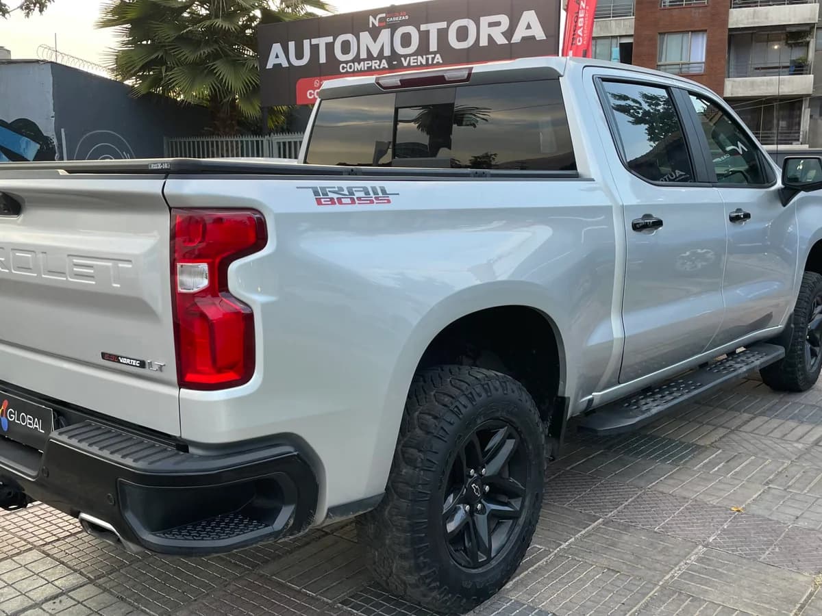 Chevrolet Silverado 2023 - Imagen 3
