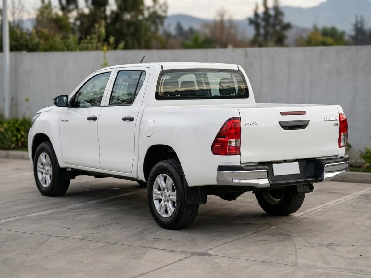 TOYOTA Hilux 2023 - Imagen 3