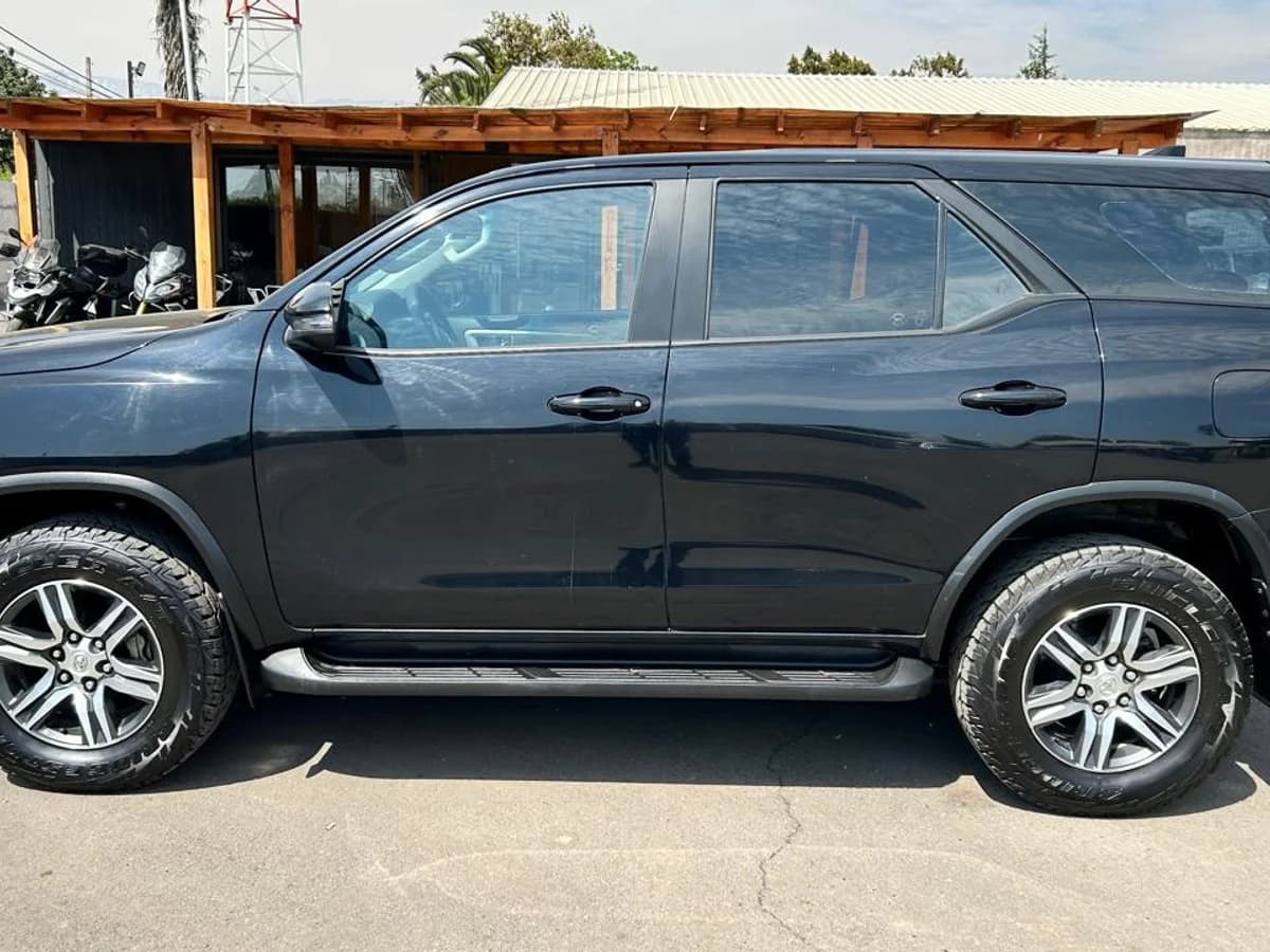 2019 TOYOTA FORTUNER SRV 2.7 AUT - Imagen 2