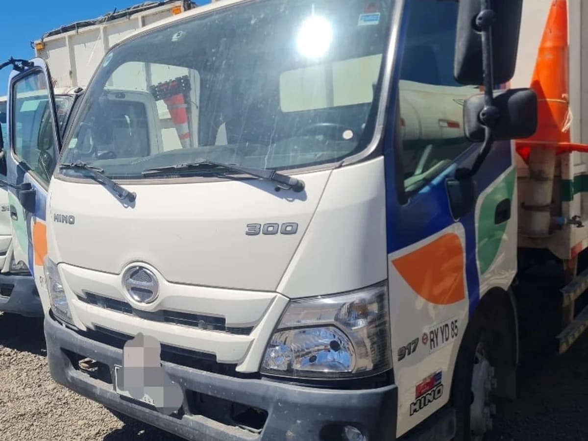 HINO 300 XZU 917 - Imagen 2