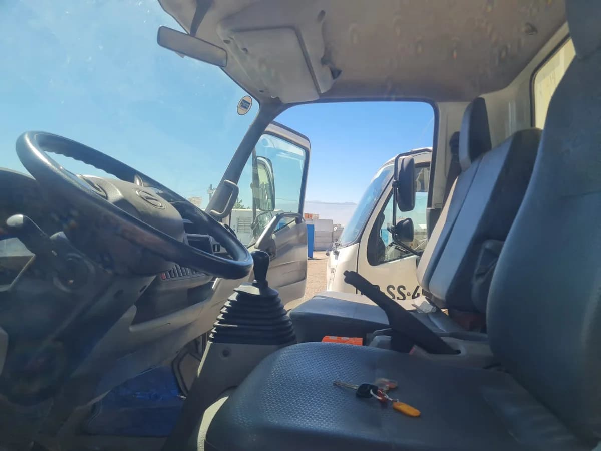 HINO 300 XZU 917 - Imagen 5