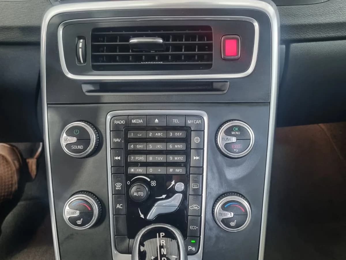 VOLVO S60 COMFORT 2.0 DIESEL 4X4 AT - Imagen 14