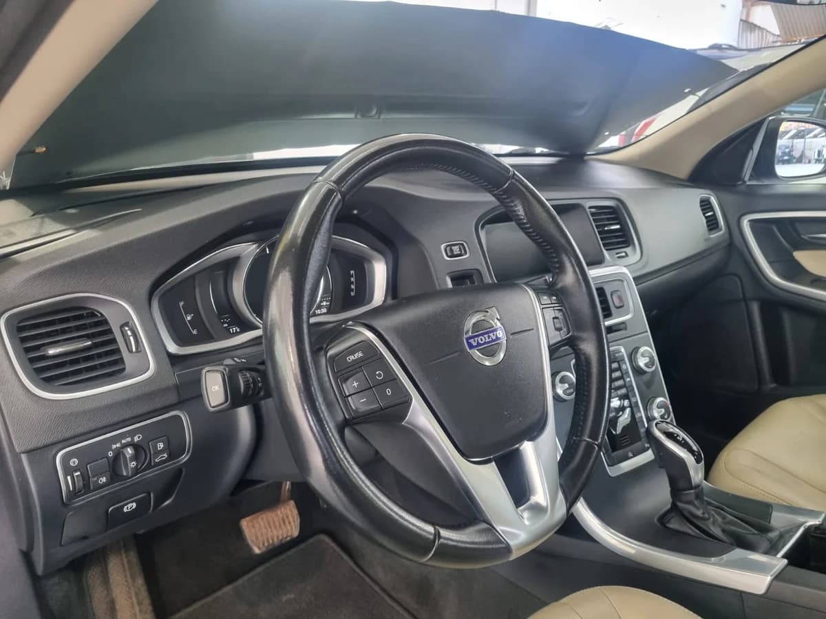 VOLVO S60 COMFORT 2.0 DIESEL 4X4 AT - Imagen 15
