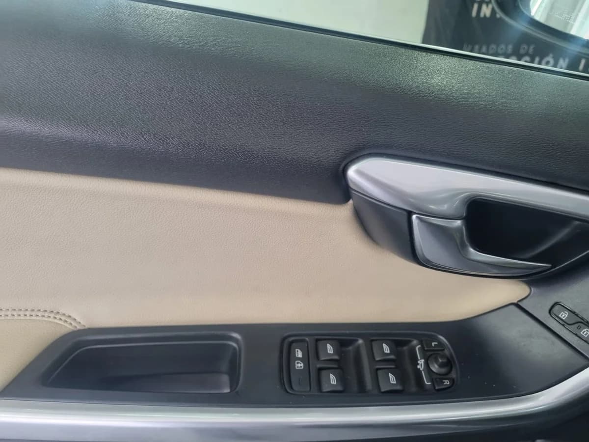 VOLVO S60 COMFORT 2.0 DIESEL 4X4 AT - Imagen 17