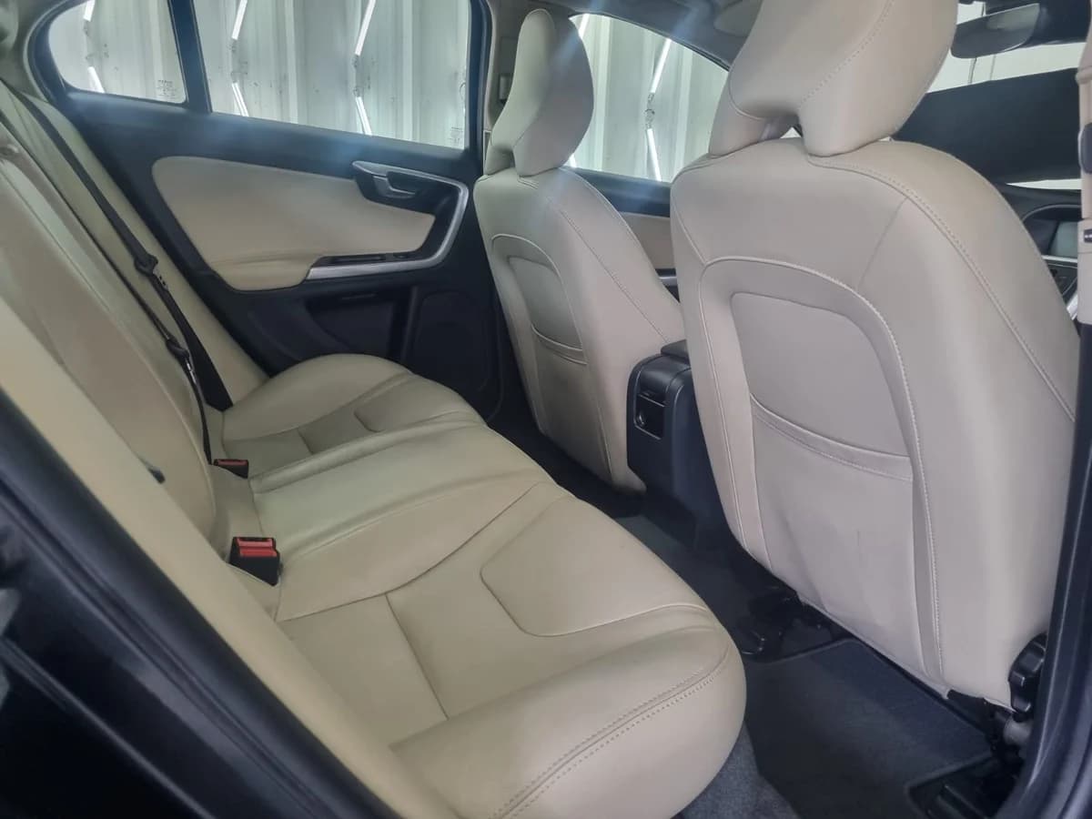 VOLVO S60 COMFORT 2.0 DIESEL 4X4 AT - Imagen 21