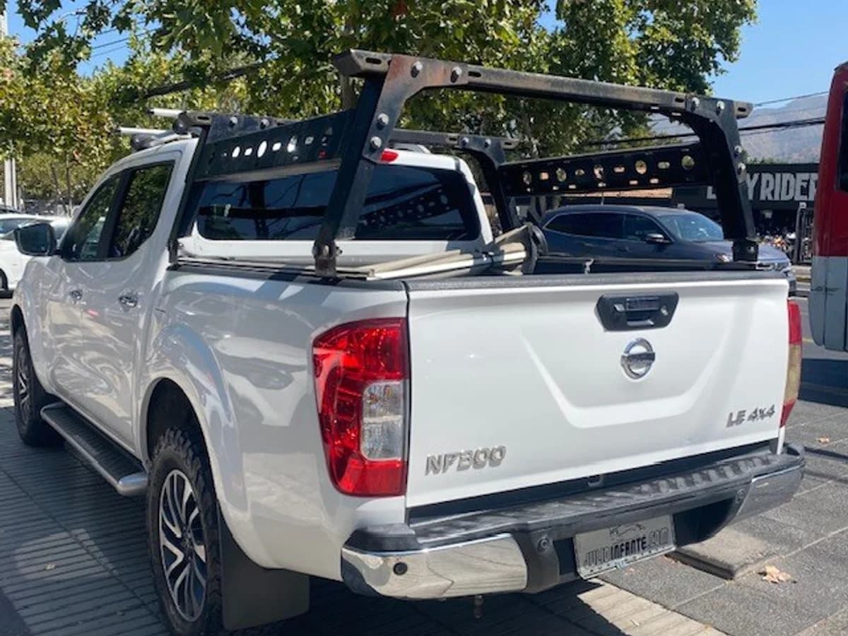 NISSAN NP300 4x4 2.3 AUT 2019 - Imagen 2