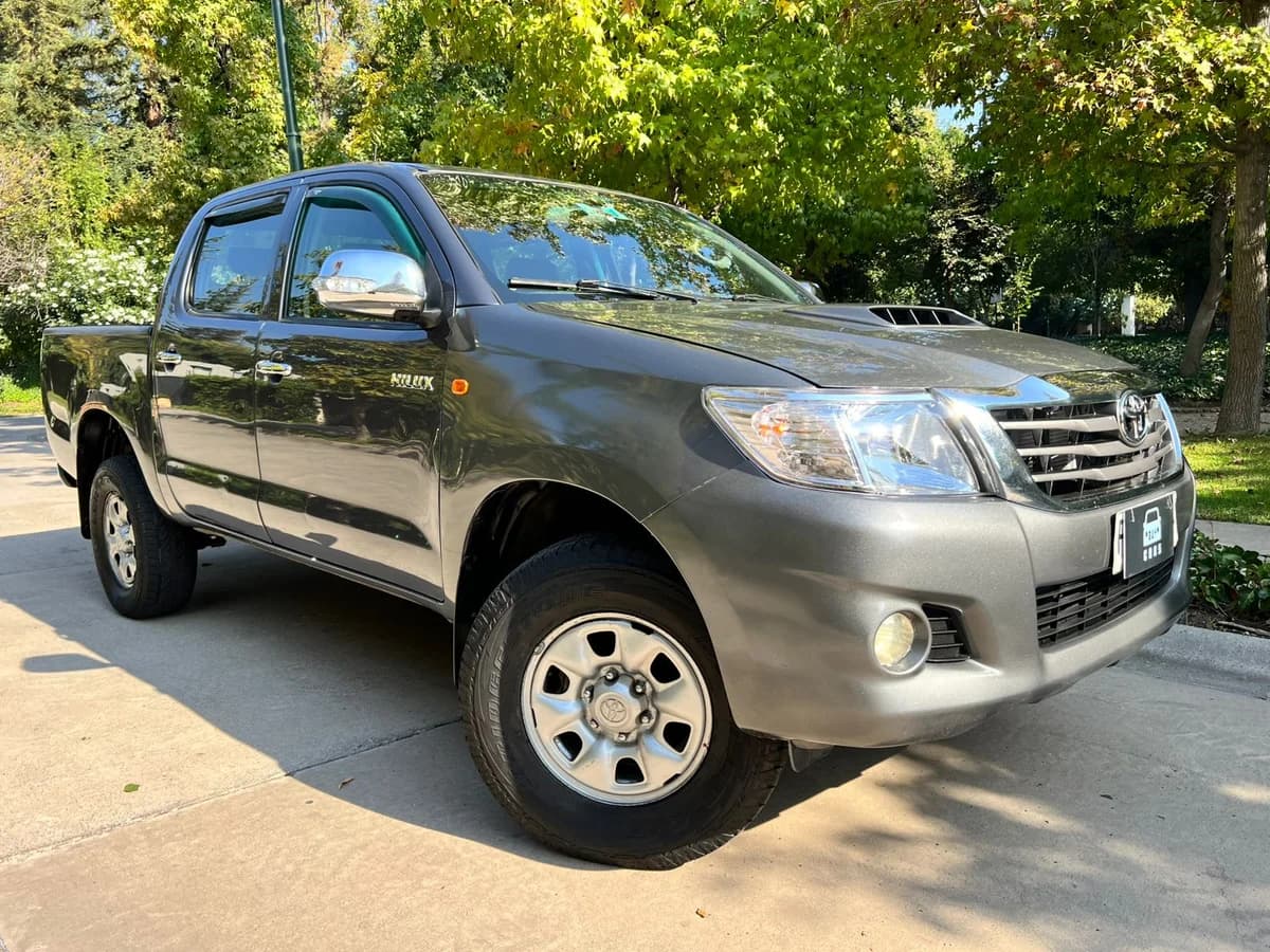 TOYOTA HILUX 2.5L DIESEL SR DC 4X2