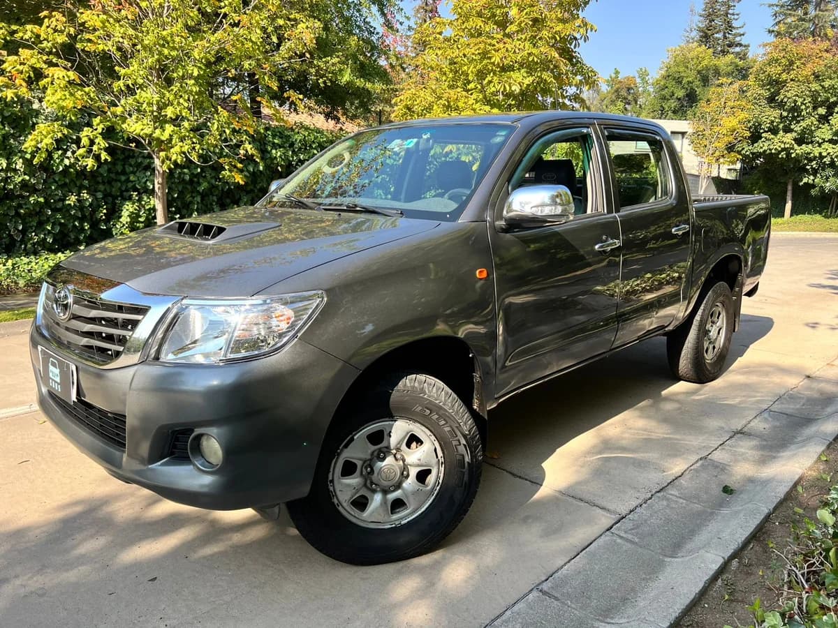 TOYOTA HILUX 2.5L DIESEL SR DC 4X2 (PERDIDA ASIMILADA) - Imagen 2