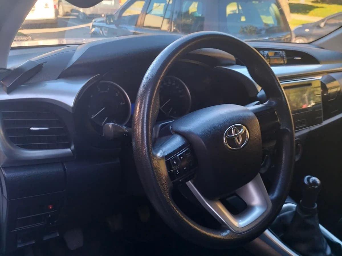Toyota Hilux 4x2 - Imagen 6