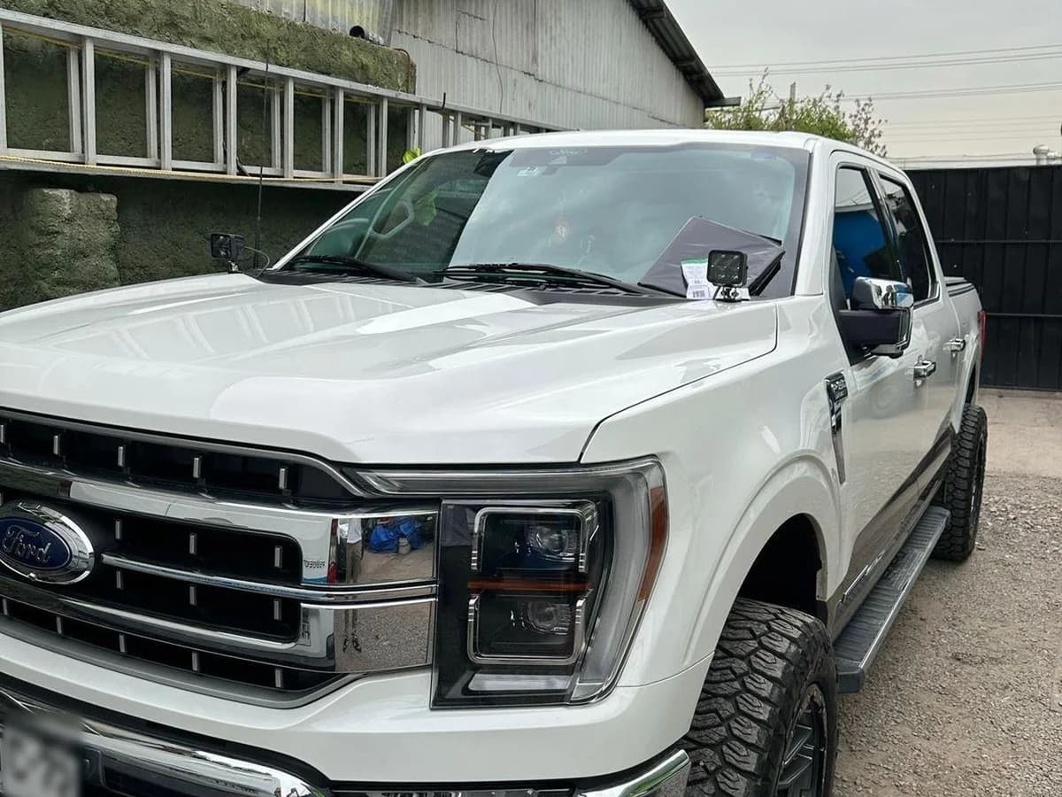 Ford F-150 Lariat 4X4 5.0 2022 - Imagen 2