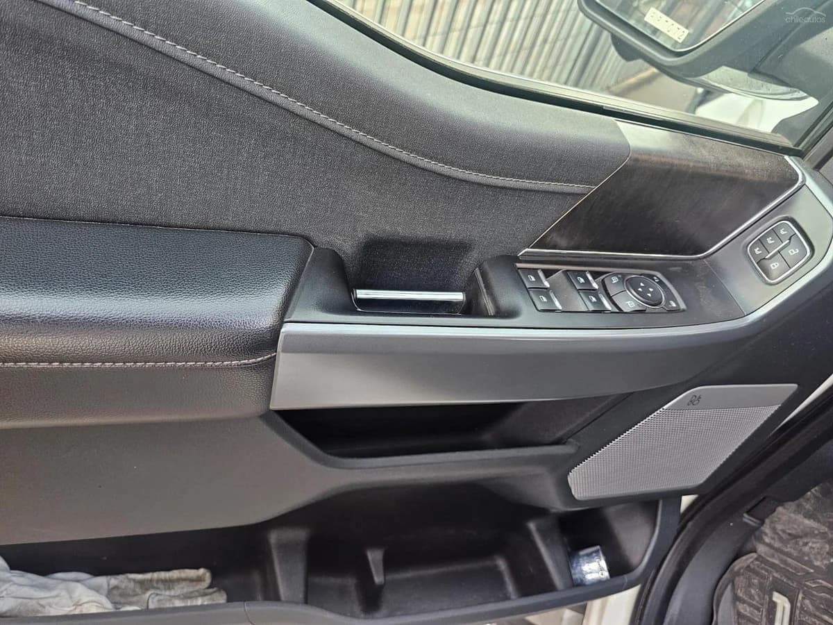 Ford F-150 Lariat 4X4 5.0 2022 - Imagen 6