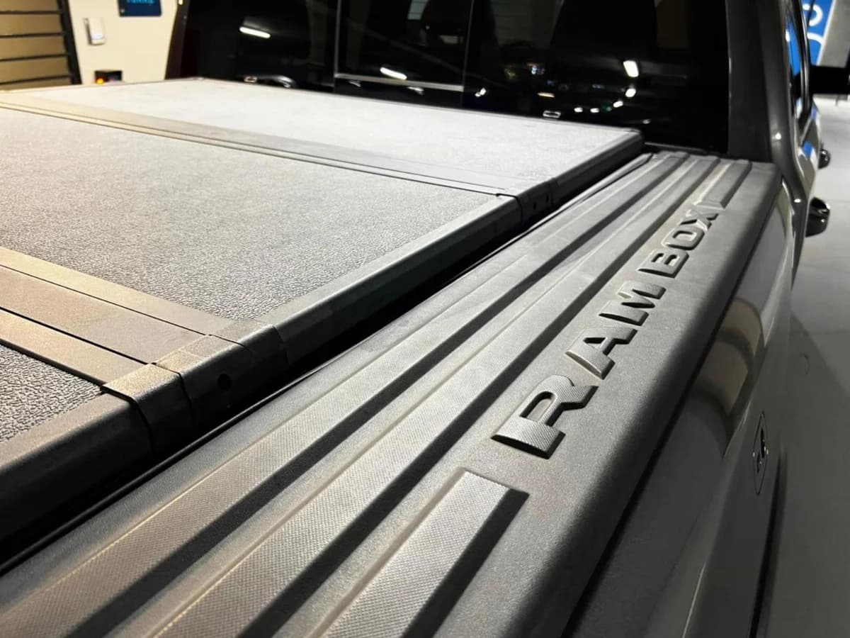 DODGE RAM 1500 REBEL 5.7 HEMI 2020 - Imagen 17