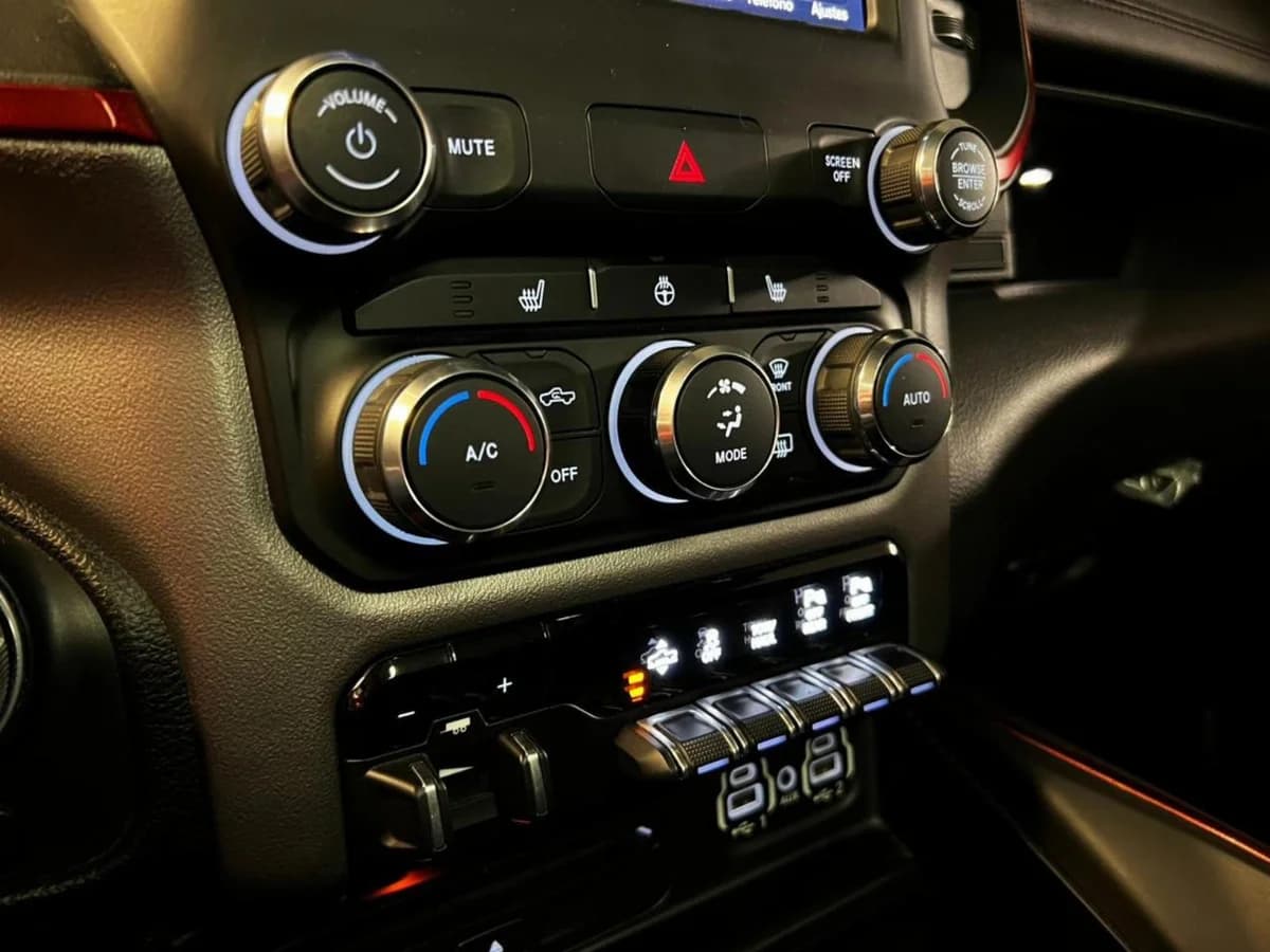 DODGE RAM 1500 REBEL 5.7 HEMI 2020 - Imagen 16