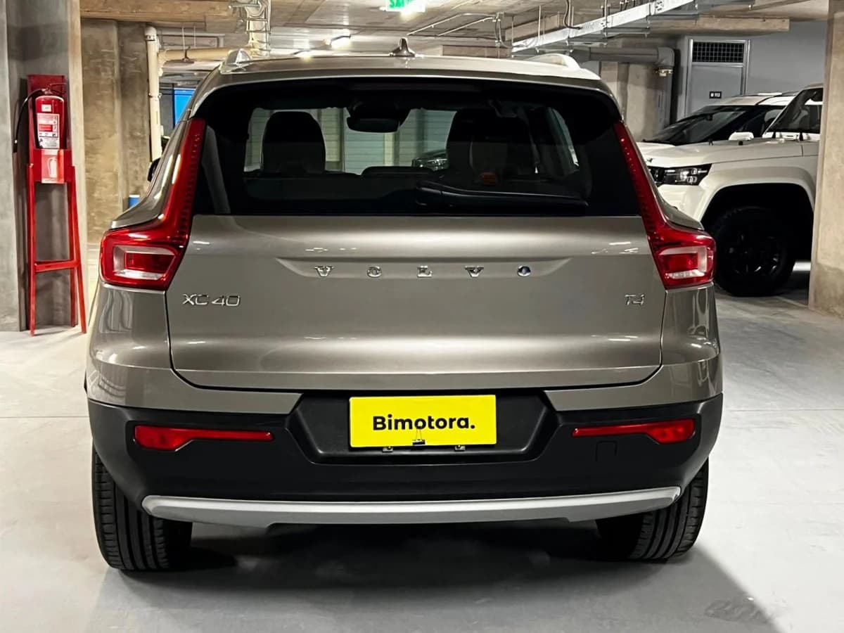 VOLVO XC40 MOMENTUM T4 FWD 2.0 2023 - Imagen 13
