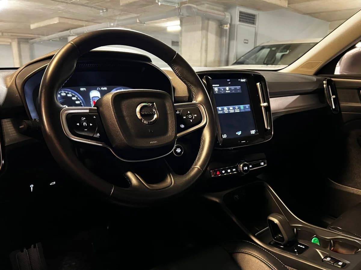 VOLVO XC40 MOMENTUM T4 FWD 2.0 2023 - Imagen 21