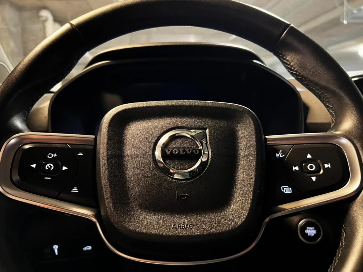 VOLVO XC40 MOMENTUM T4 FWD 2.0 2023 - Imagen 3