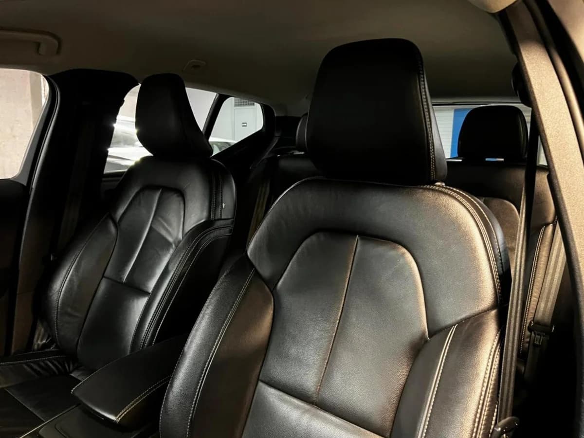 VOLVO XC40 MOMENTUM T4 FWD 2.0 2023 - Imagen 2