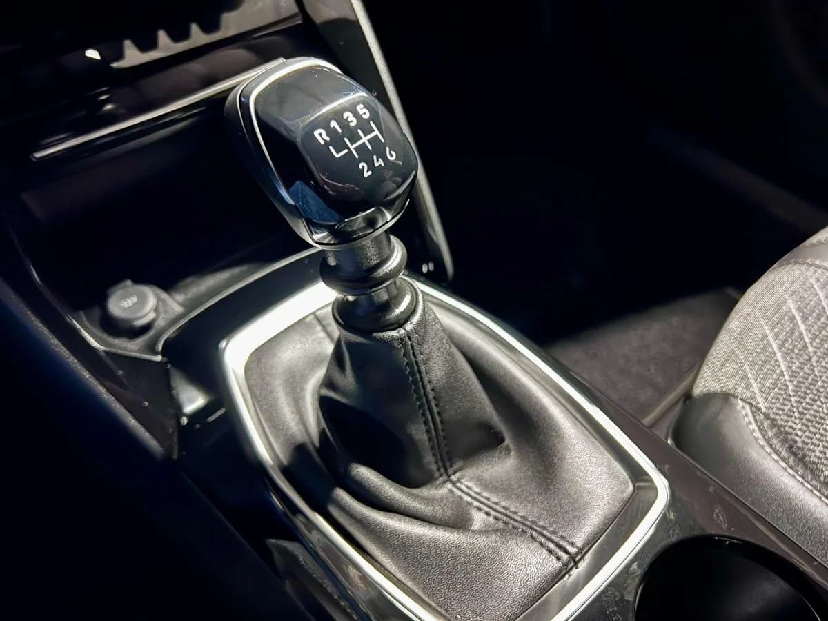 PEUGEOT 2008 ALLURE PURETECH MT 2024 - Imagen 17