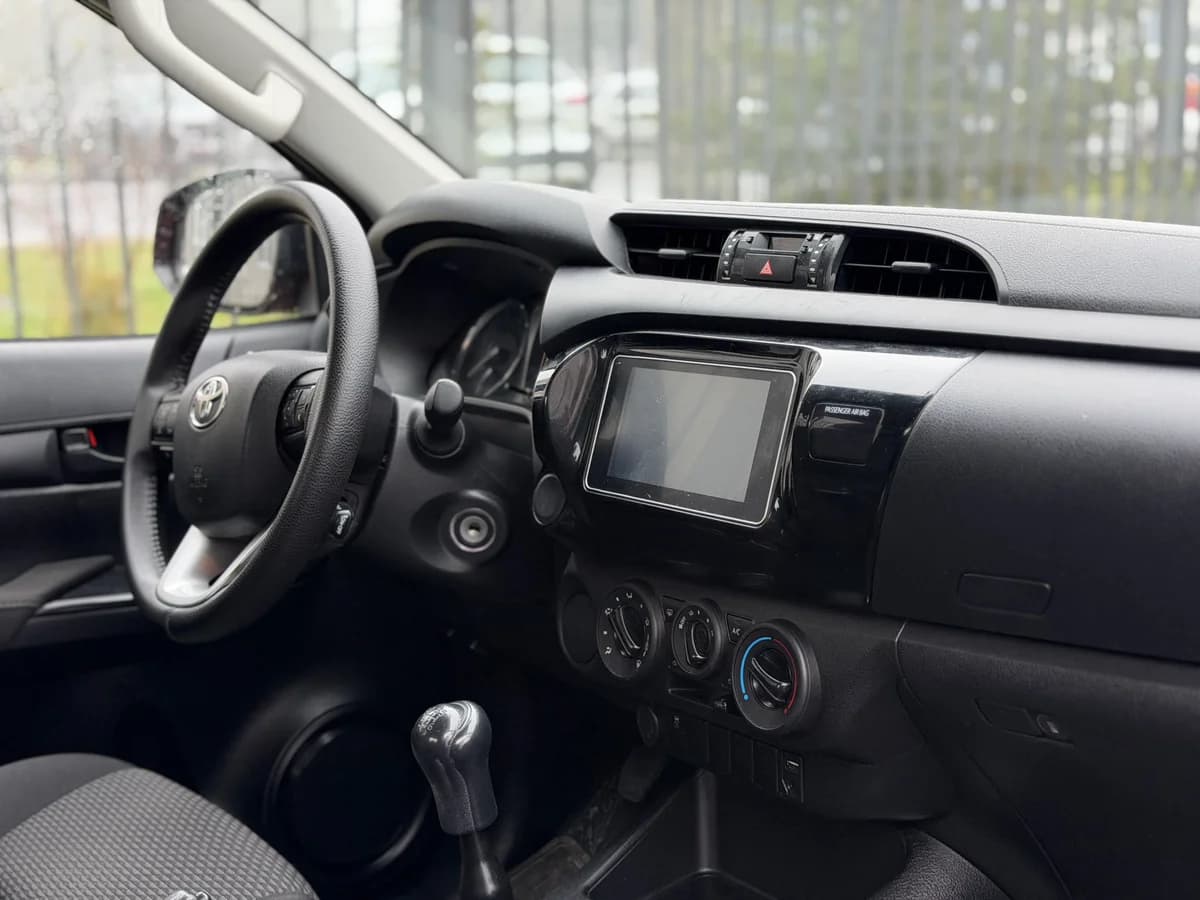 Toyota Hilux DX 2.4TD 4x2 DCAB - Imagen 10