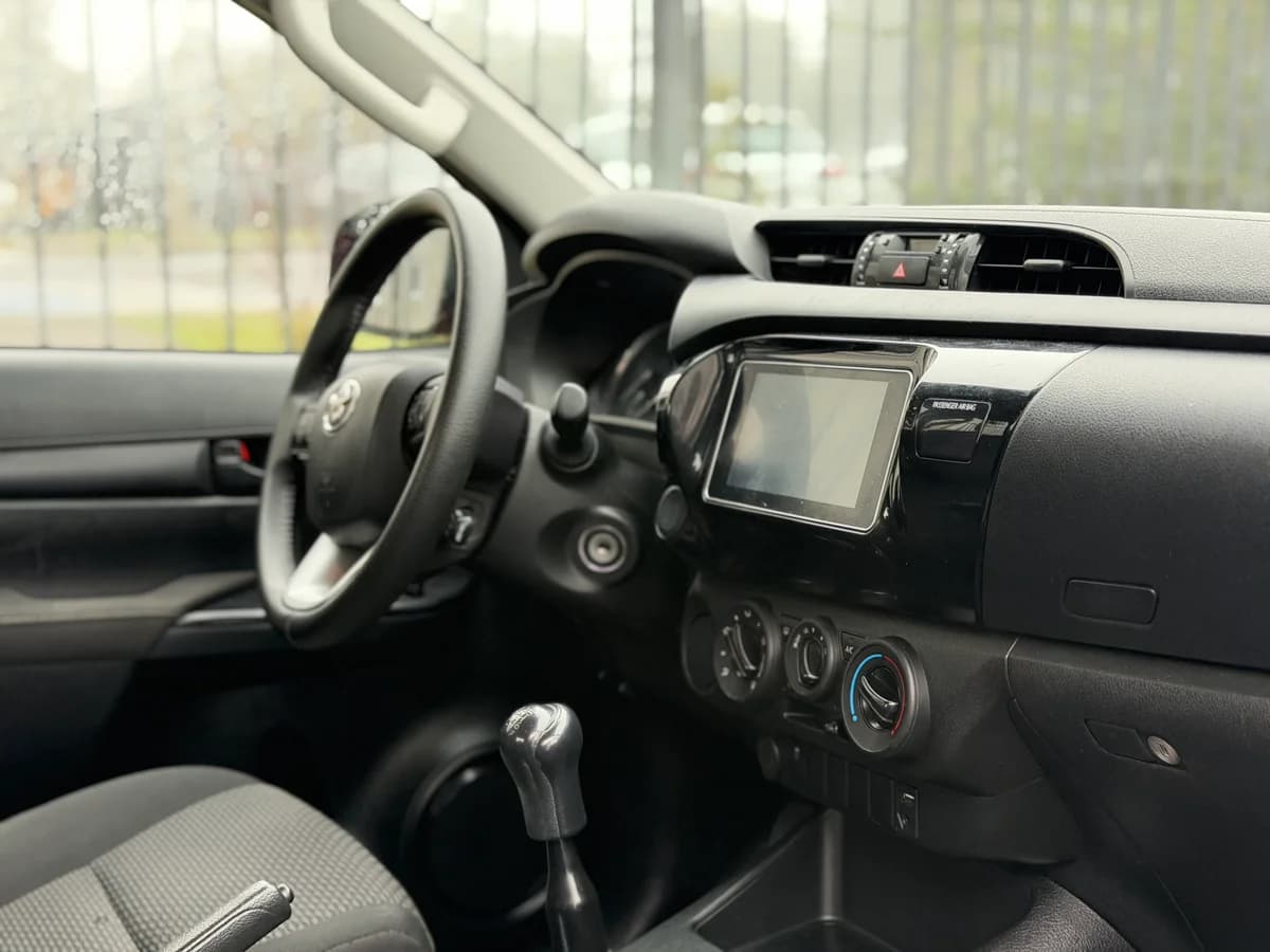 Toyota Hilux DX 2.4TD 4x2 DCAB - Imagen 11
