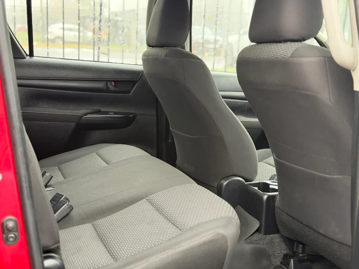 Toyota Hilux DX 2.4TD 4x2 DCAB - Imagen 13