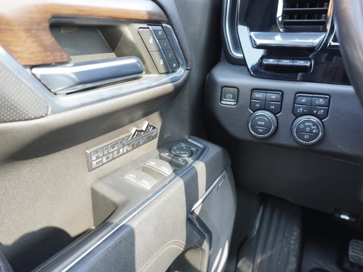 Chevrolet Silverado High Country 3.0 Año 2023 - Imagen 23