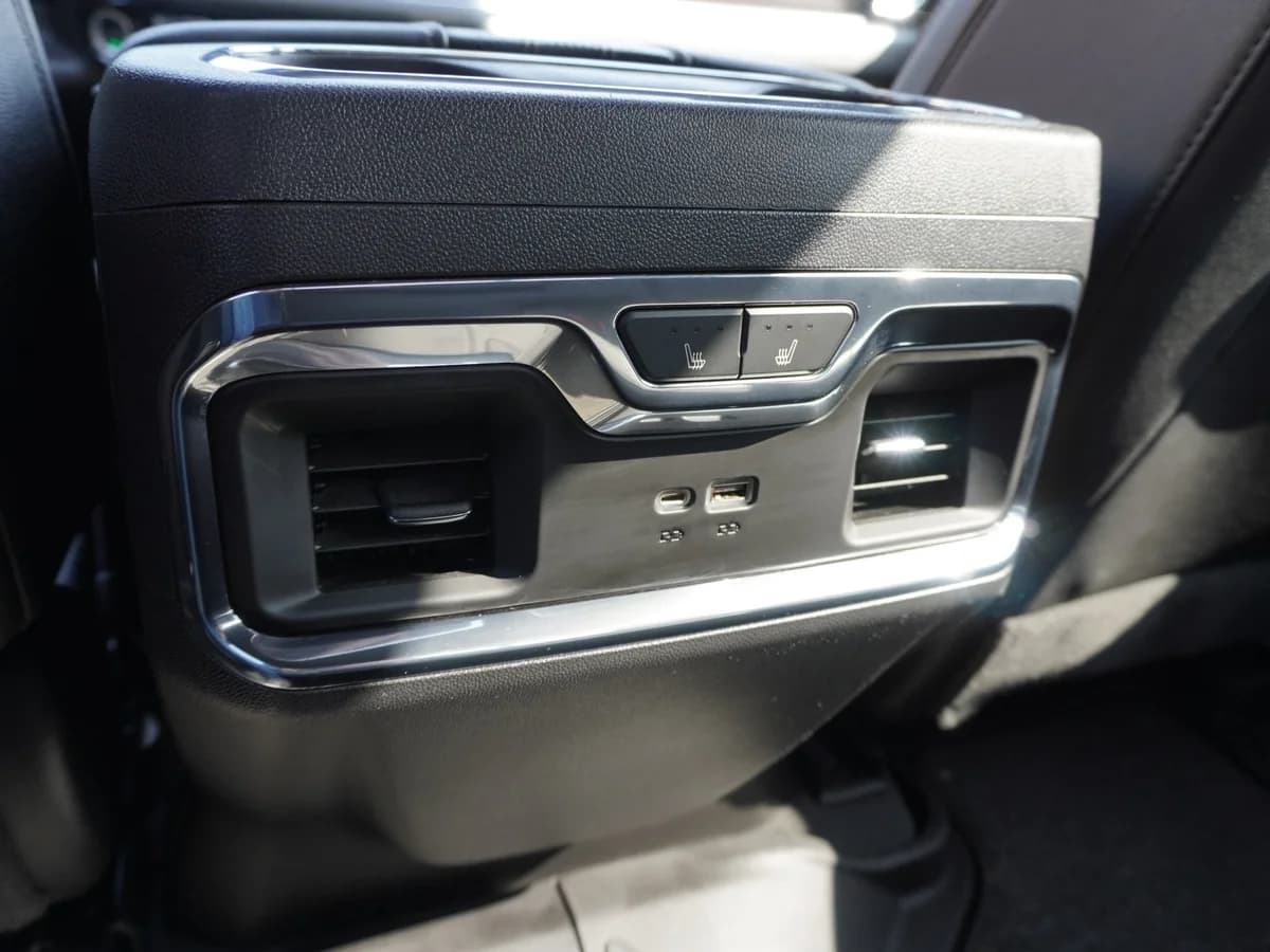 Chevrolet Silverado High Country 3.0 Año 2023 - Imagen 25