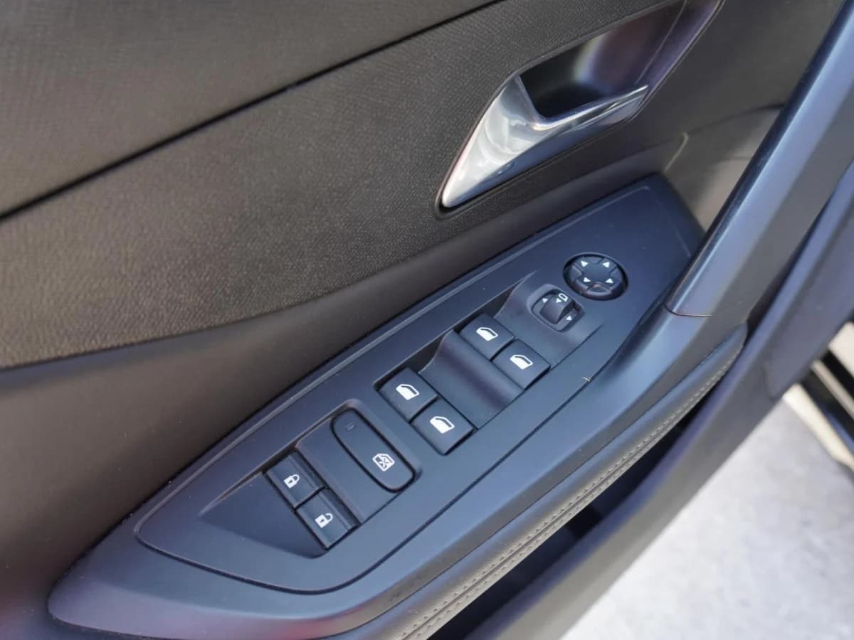 Peugeot 308 Allure Pack 1.5 Año 2025 - Imagen 22
