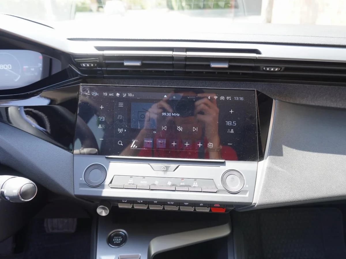 Peugeot 308 Allure Pack 1.5 Año 2025 - Imagen 19