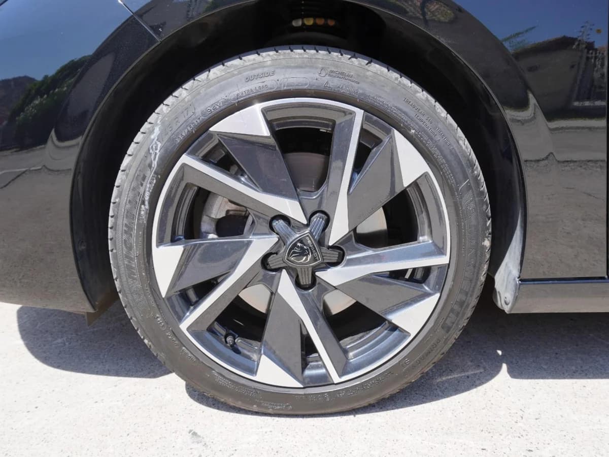 Peugeot 308 Allure Pack 1.5 Año 2025 - Imagen 28