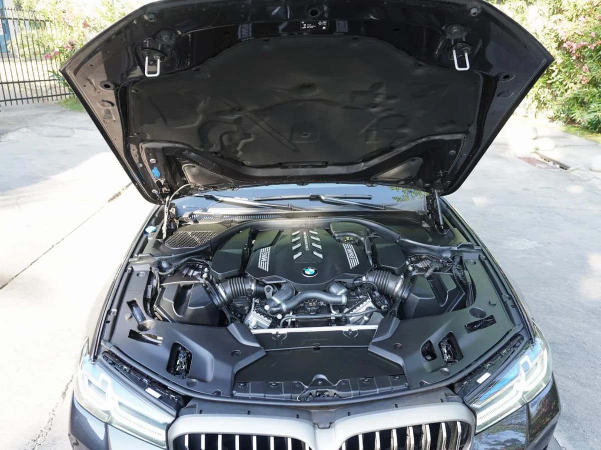 BMW 550 X Drive M Sport Año 2023 - Imagen 28