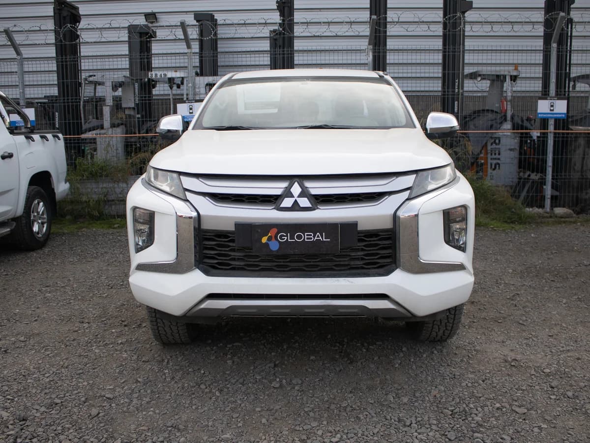 Mitsubishi L200 CR 2023 - Imagen 3