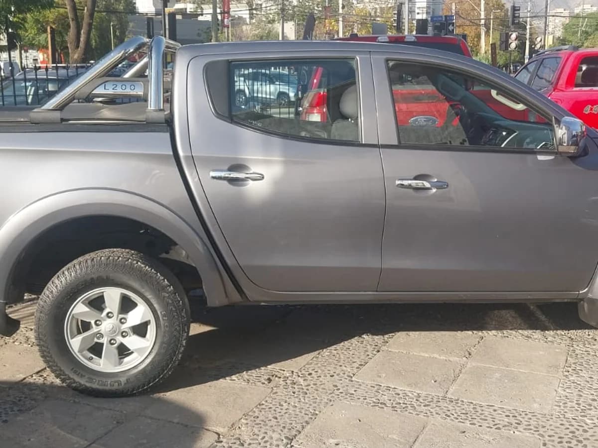 MITSUBISHI L200 KATANA CR 2.4 KATANA 2018 - Imagen 2