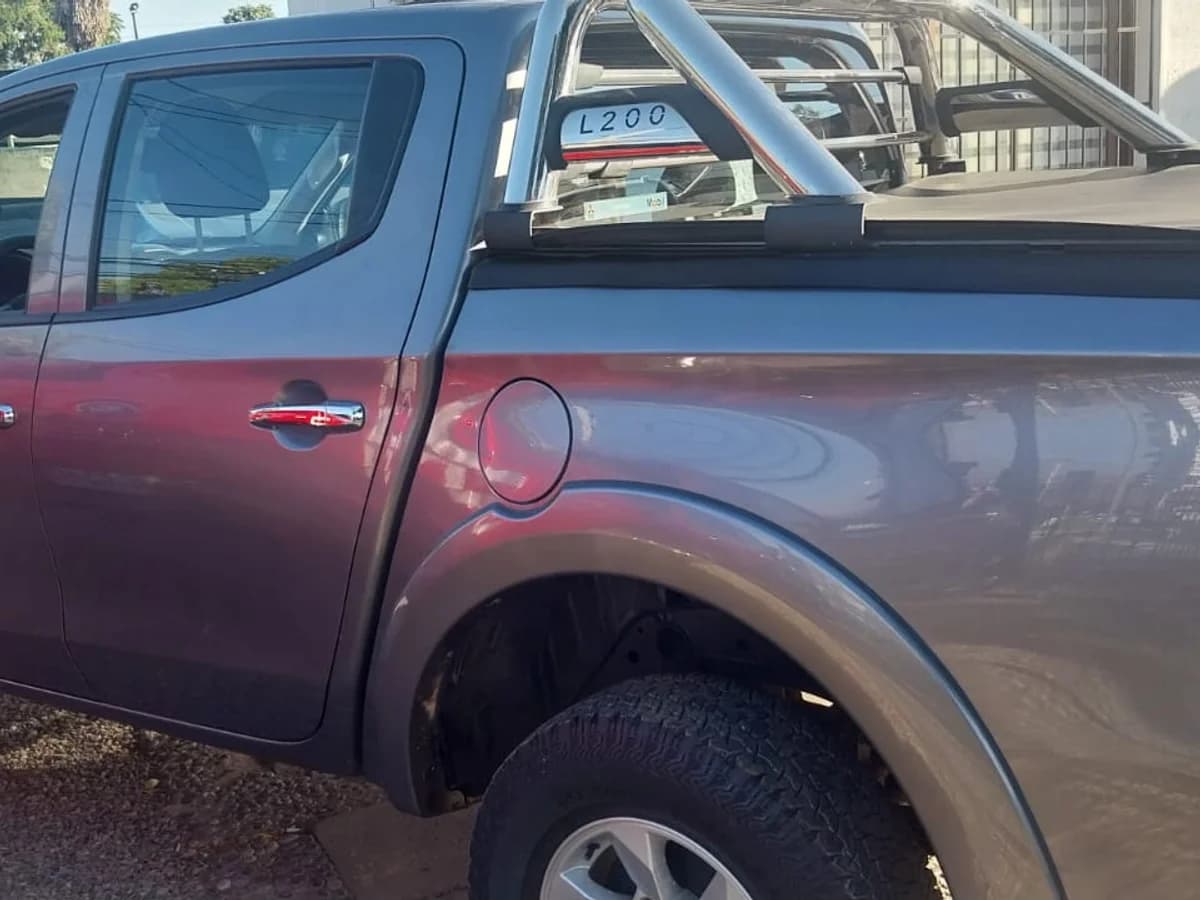 MITSUBISHI L200 KATANA CR 2.4 KATANA 2018 - Imagen 4