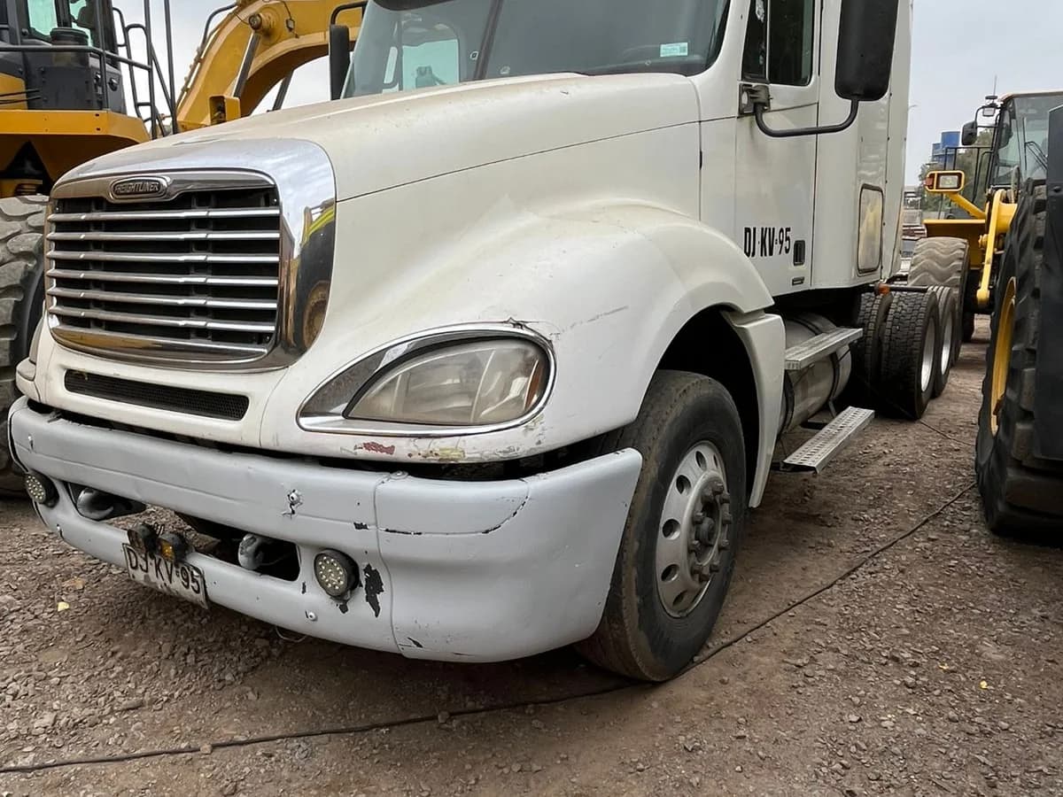 Tractocamion Freightliner Columbia 120 - 2012 - Imagen 2