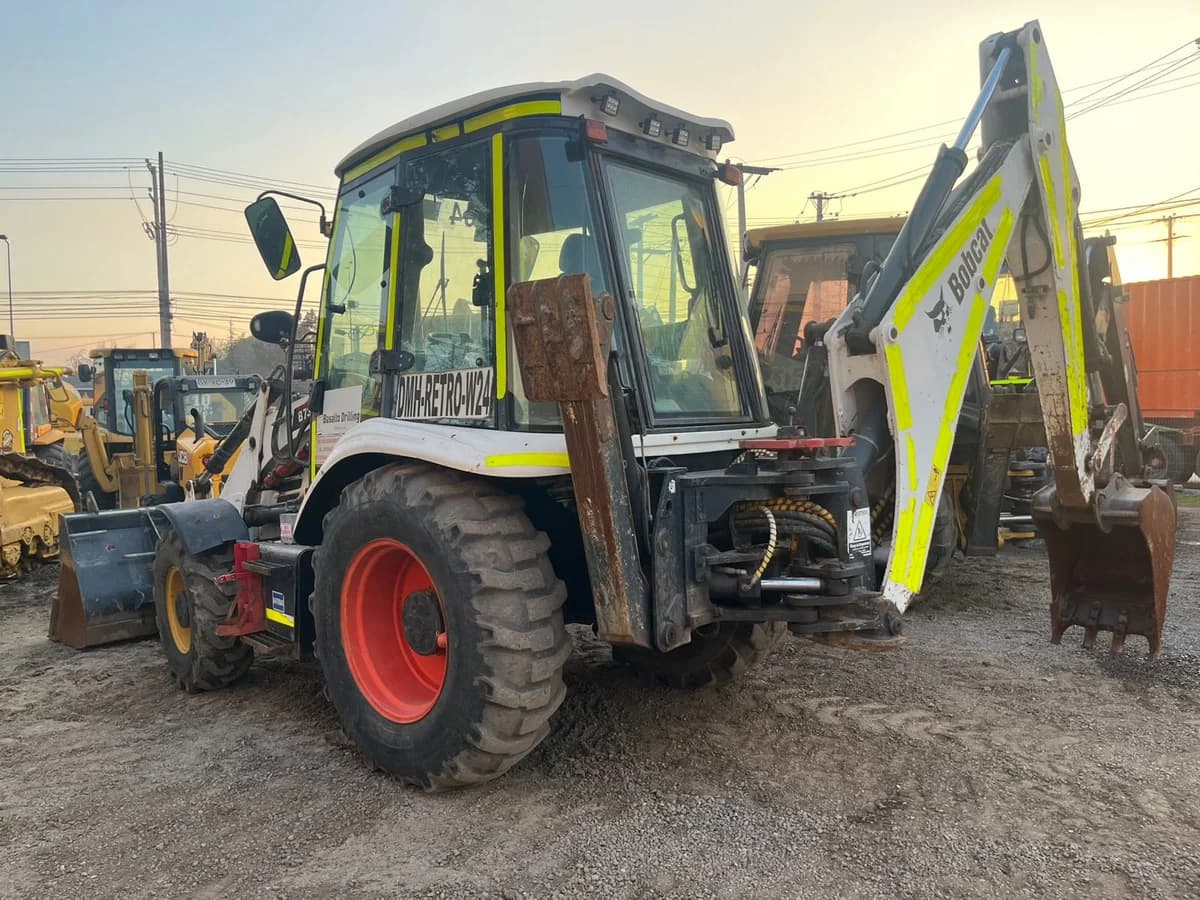 Retroexcavadora Bobcat B730LA - 2017 - Imagen 2