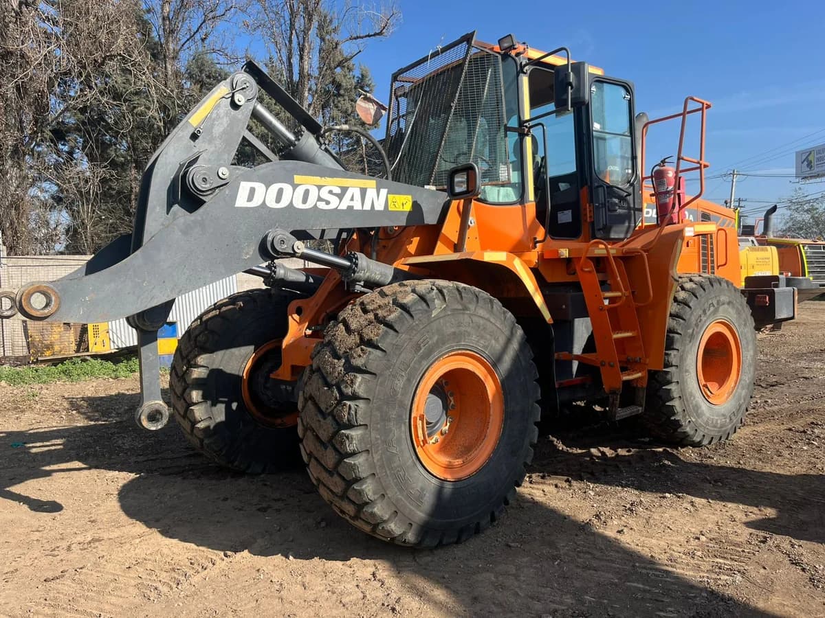 Cargador Frontal Doosan DL300A - Imagen 1