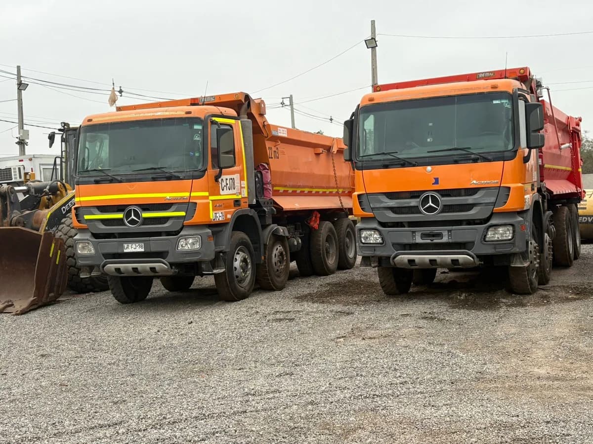 Camion Tolva Mercedes-Benz Actros 4.144 - 2020 - Imagen 1