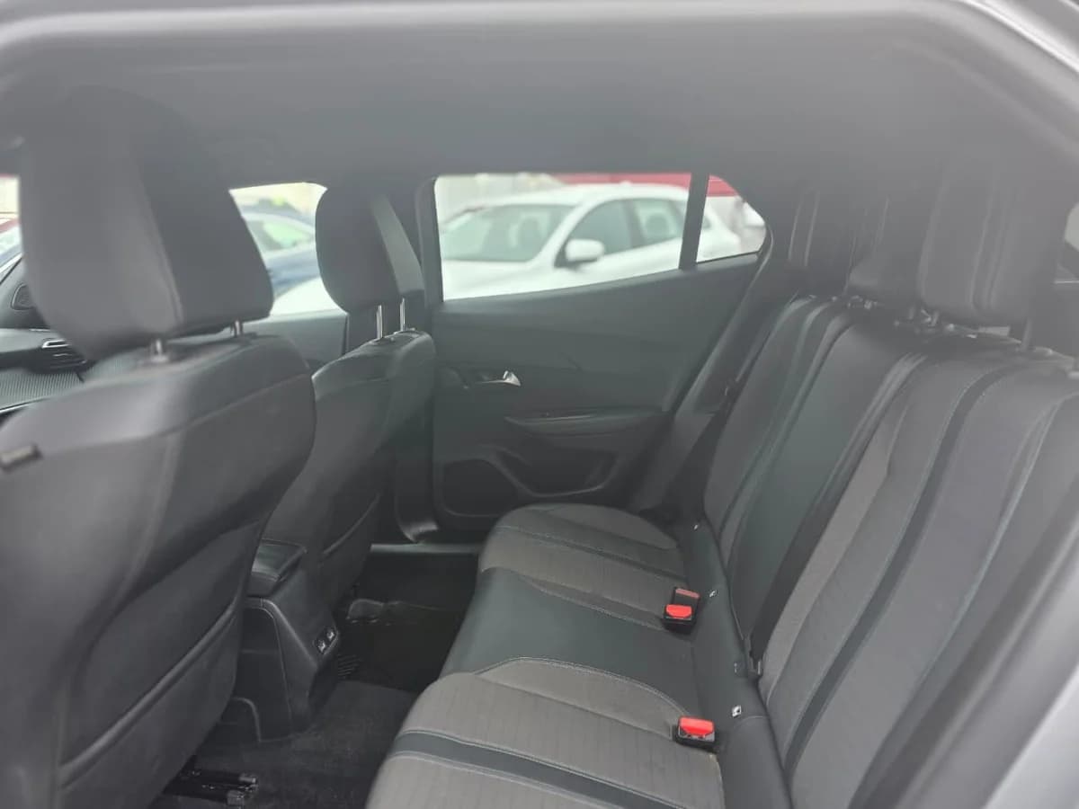PEUGEOT 2008 BLUE HDI 130 - 2023 - Imagen 4