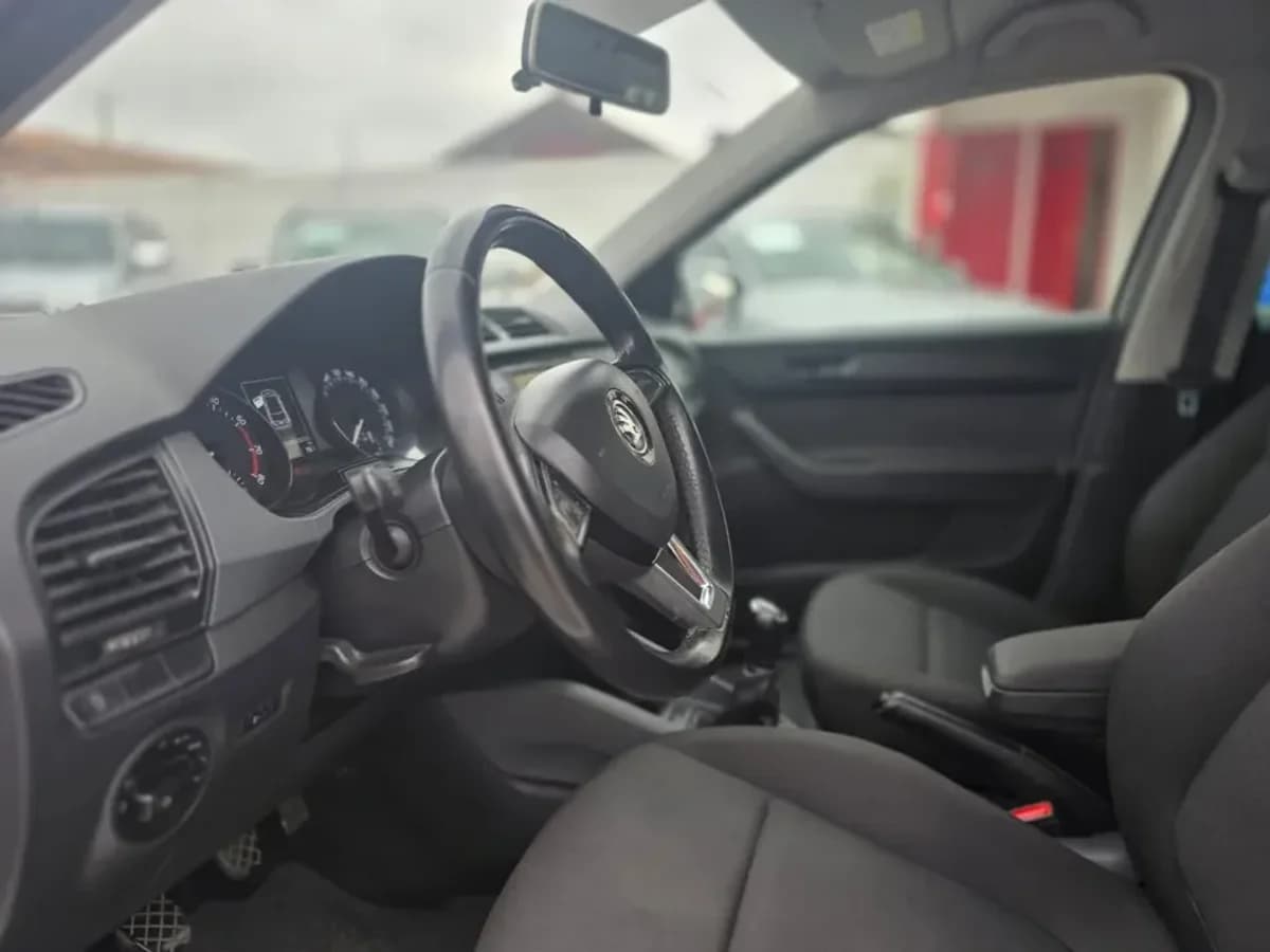 SKODA FABIA ACTIVE - 2019 - Imagen 9