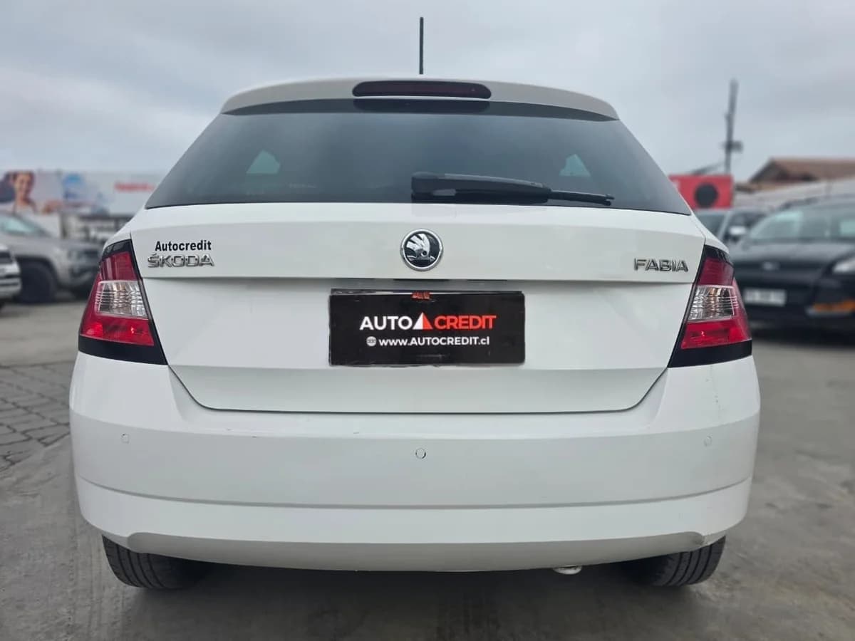 SKODA FABIA ACTIVE - 2019 - Imagen 3