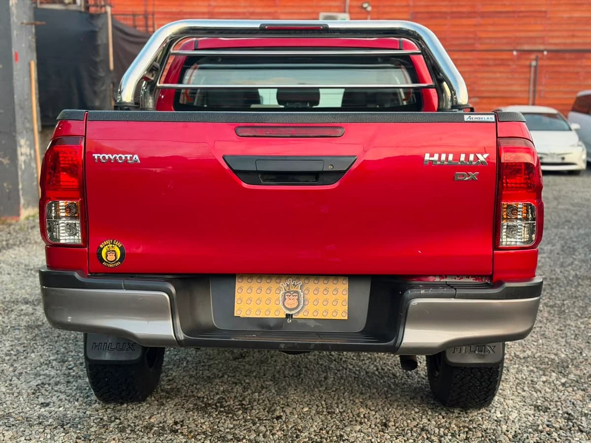 TOYOTA HILUX D CAB DX 4X4 2.4 DCAB MT 4X4 2.4 2023 - Imagen 5