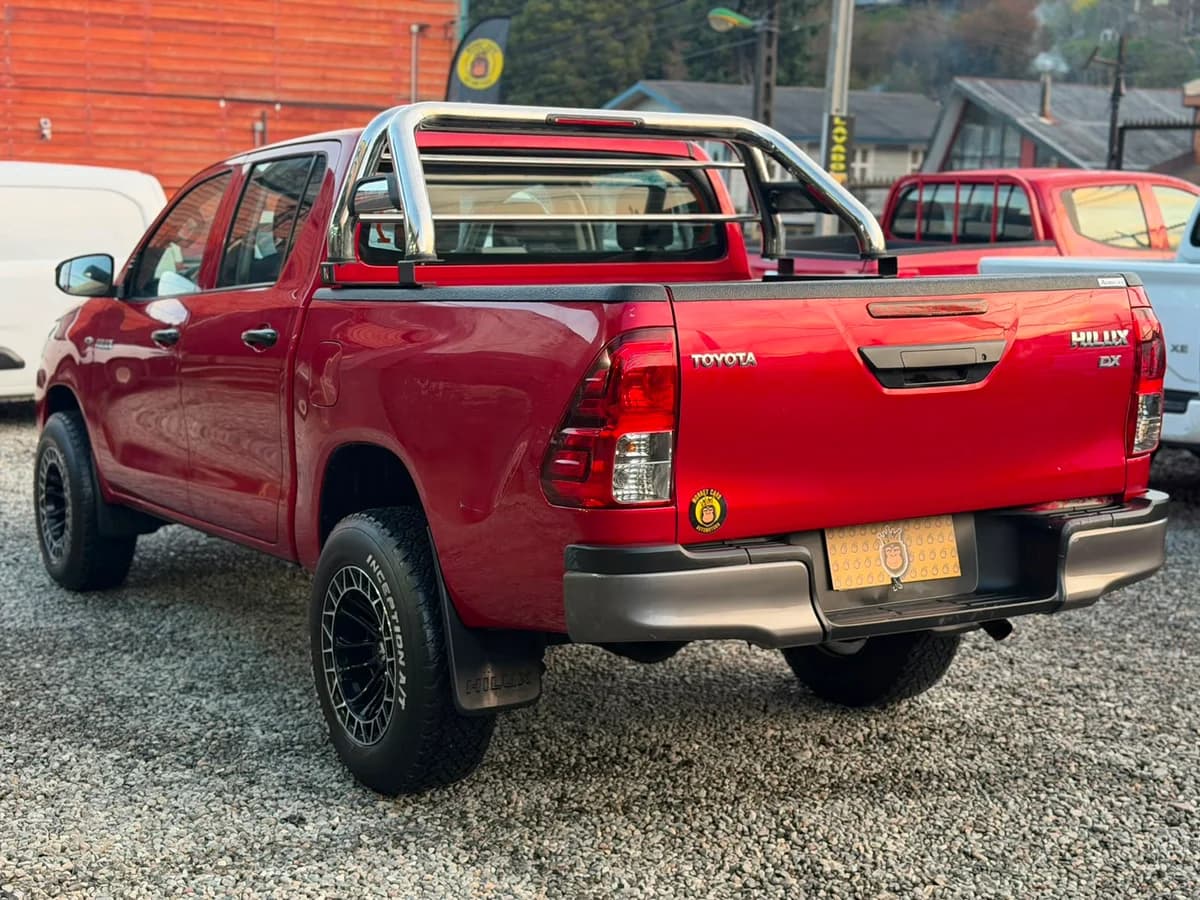 TOYOTA HILUX D CAB DX 4X4 2.4 DCAB MT 4X4 2.4 2023 - Imagen 7