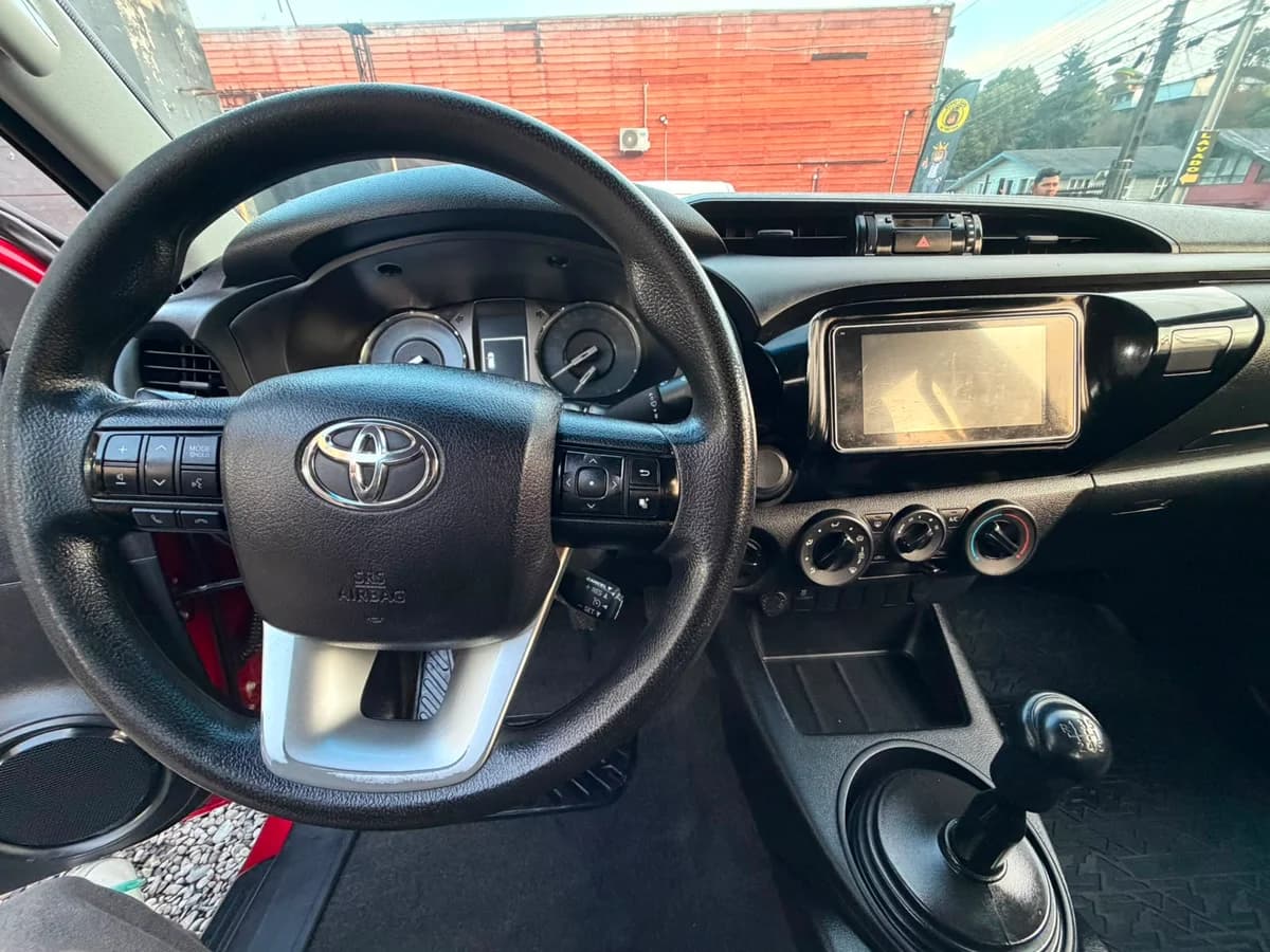 TOYOTA HILUX D CAB DX 4X4 2.4 DCAB MT 4X4 2.4 2023 - Imagen 11
